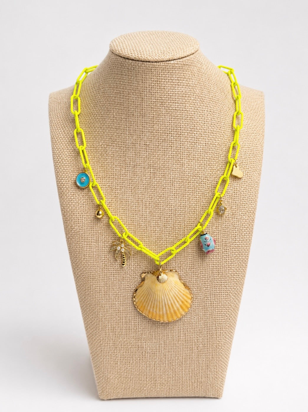 Shell-treuse Necklace (Shell)